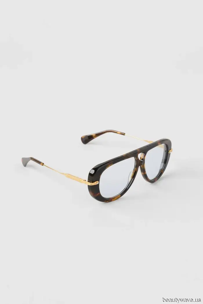 Fact: The sunglasses that every WWW editor is sporting will be out of stock by August 1.
