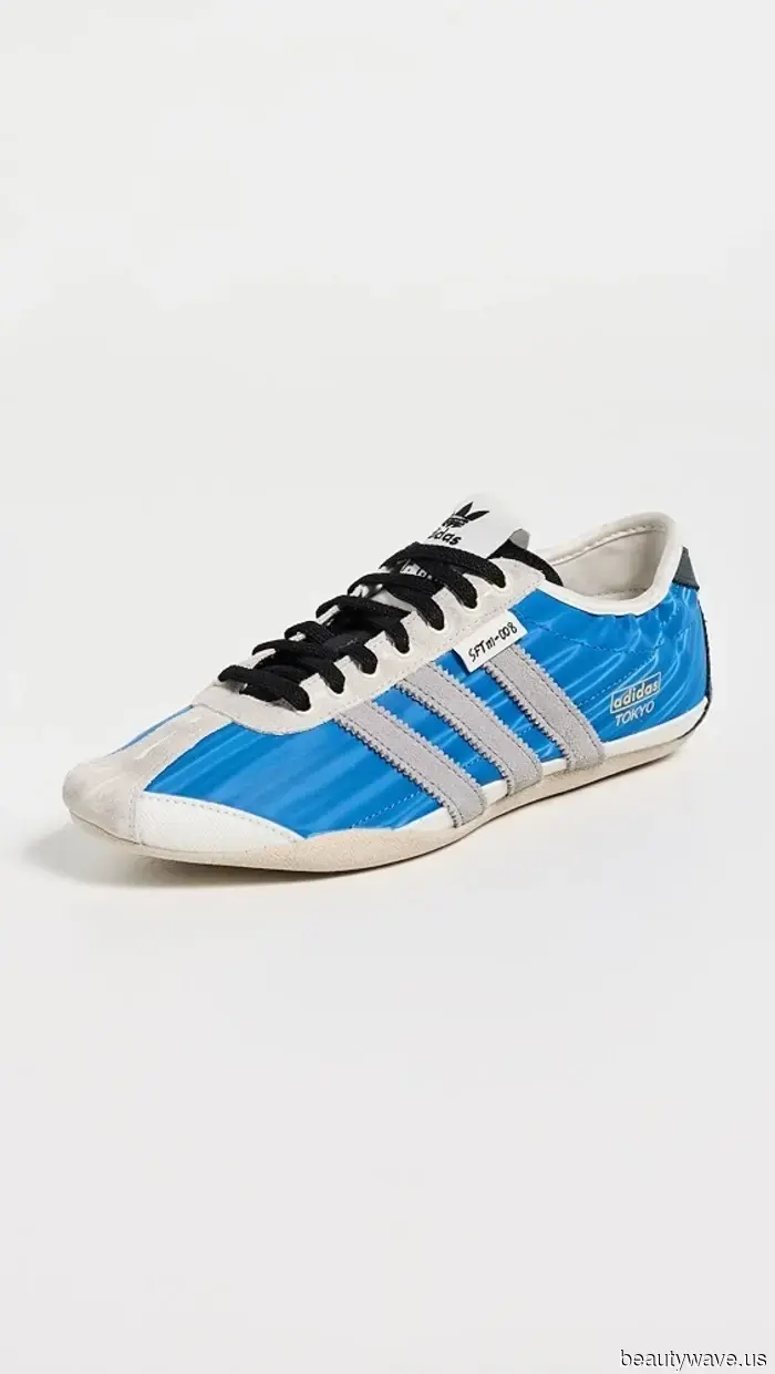Le ragazze cool di L.A. indossano queste 5 tendenze di scarpe estive per apparire senza sforzo chic.
