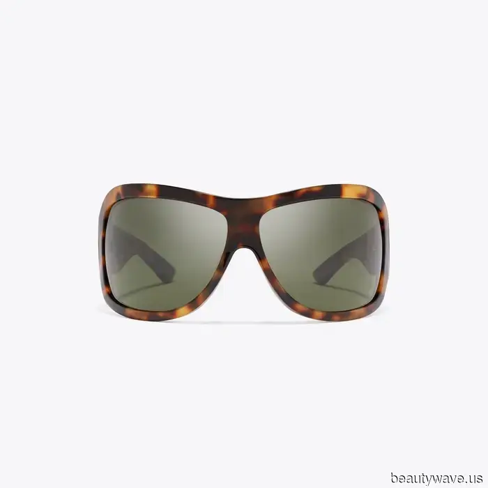 Rather than Aviators or Ovals, this 2000s sunglasses trend gives an outfit a 2026 peak appearance.