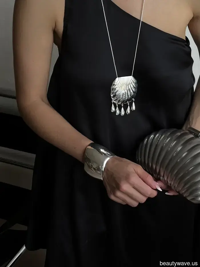 Il Costo Per Indossare È la Matematica Femminile a Cui Vivo&mdash;5 Investimenti nel Guardaroba di Cui Non Mi Pentirò Mai