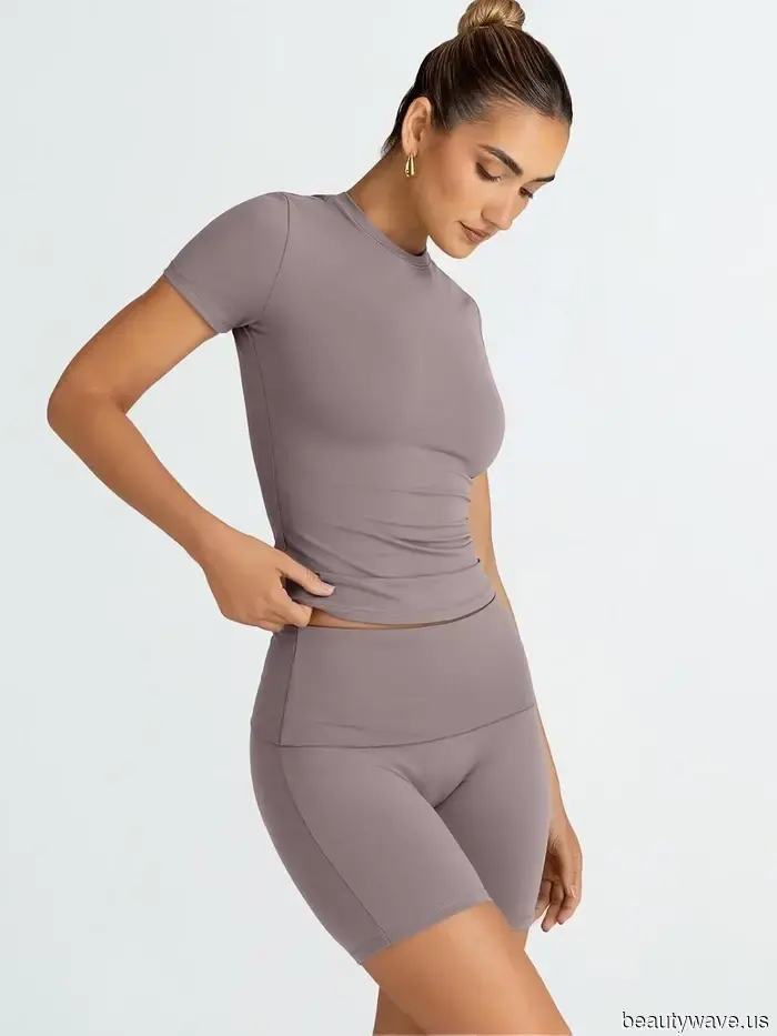 Heiße Mädchen mit kleinem Budget bestellen diesen süßen Trainingssets von Amazon diesen Sommer.