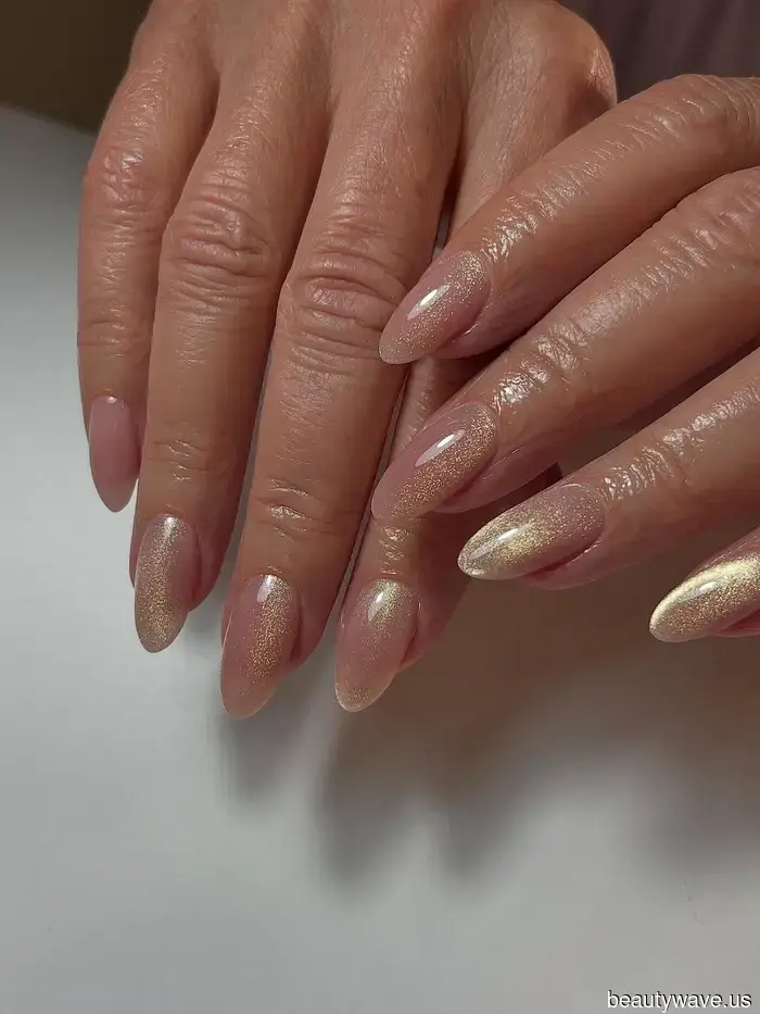 Hailey Biebers Samt-Schneeflocken-Maniküre ist der Trend, den ich im November direkt ins Salon mitnehmen werde.