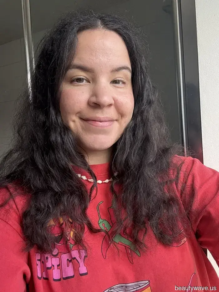 Meine Locken sahen nur am Waschtag gut aus, bis ich diese 9 Auffrischungssprays entdeckte.