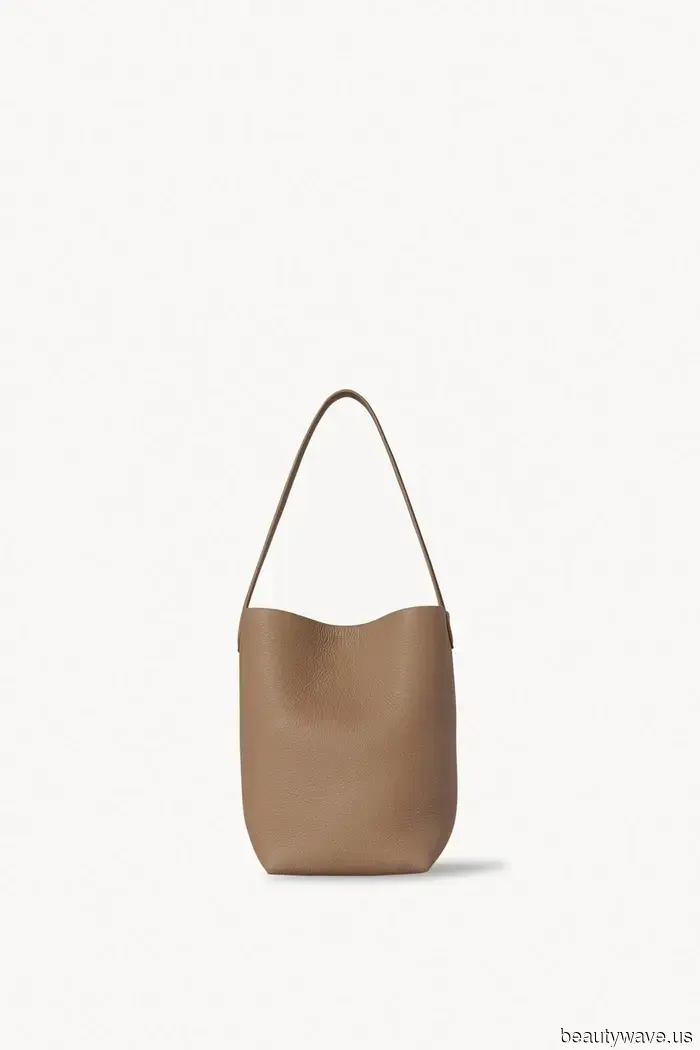 Ich sage es voraus: Diese weniger bekannte The Row Tasche wird der nächste Kultkauf sein.