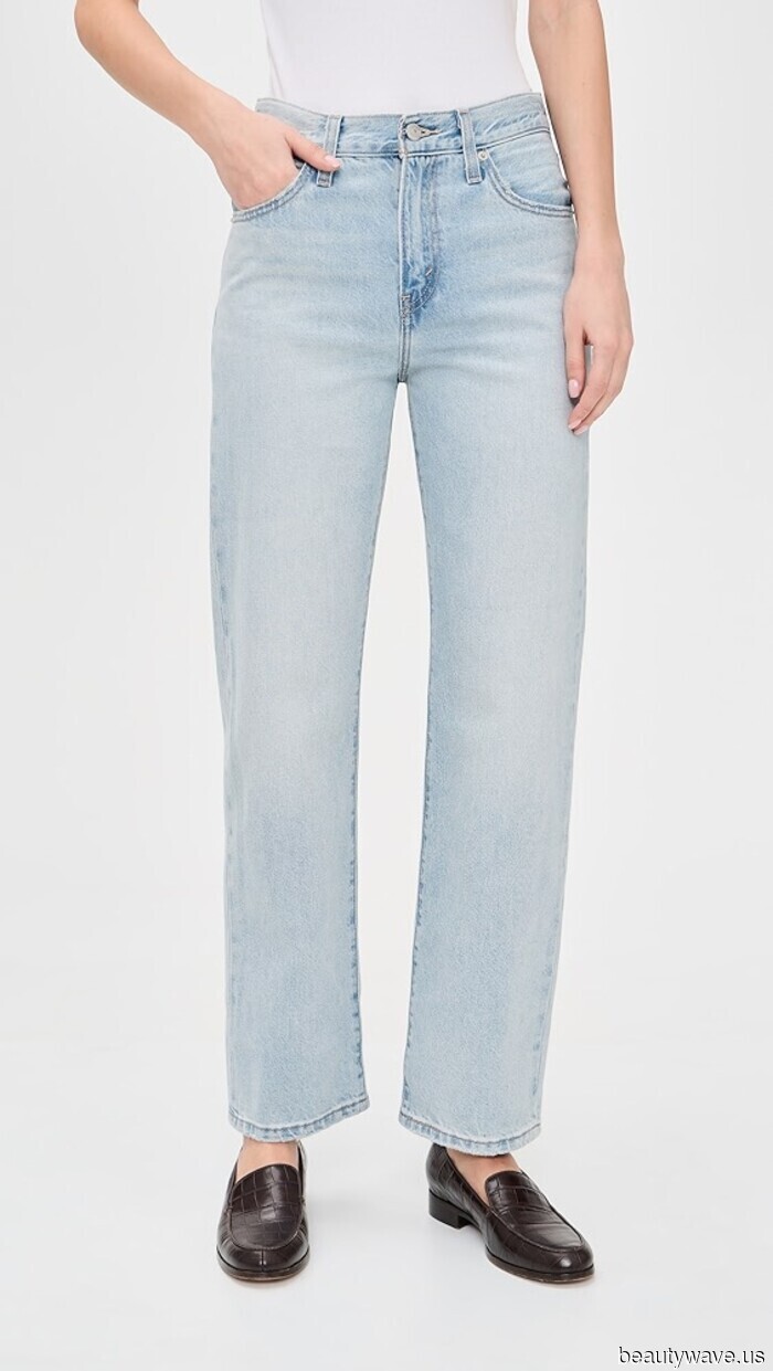 This is the denim color trend that everyone is pairing with high heels (and no, it’s not black).