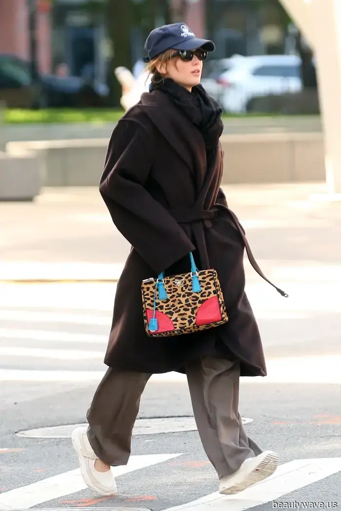 Non Sneakers, Non Mary Janes: J.Law Ha Appena Trovato la Tendenza delle Scarpe Ibride di Cui Sono Convinto Che Andrà Esaurita