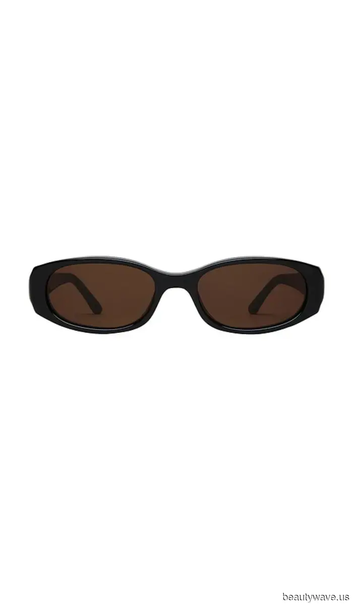 Blue jeans are perfectly fine, but for the fall, stylish individuals recognize that this debated denim trend appears more luxurious.