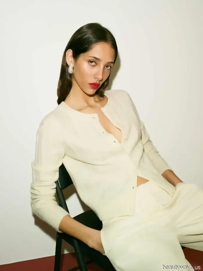 Reformation rara vez está en oferta&mdash;ahora su tricot más elegante tiene un 50% de descuento