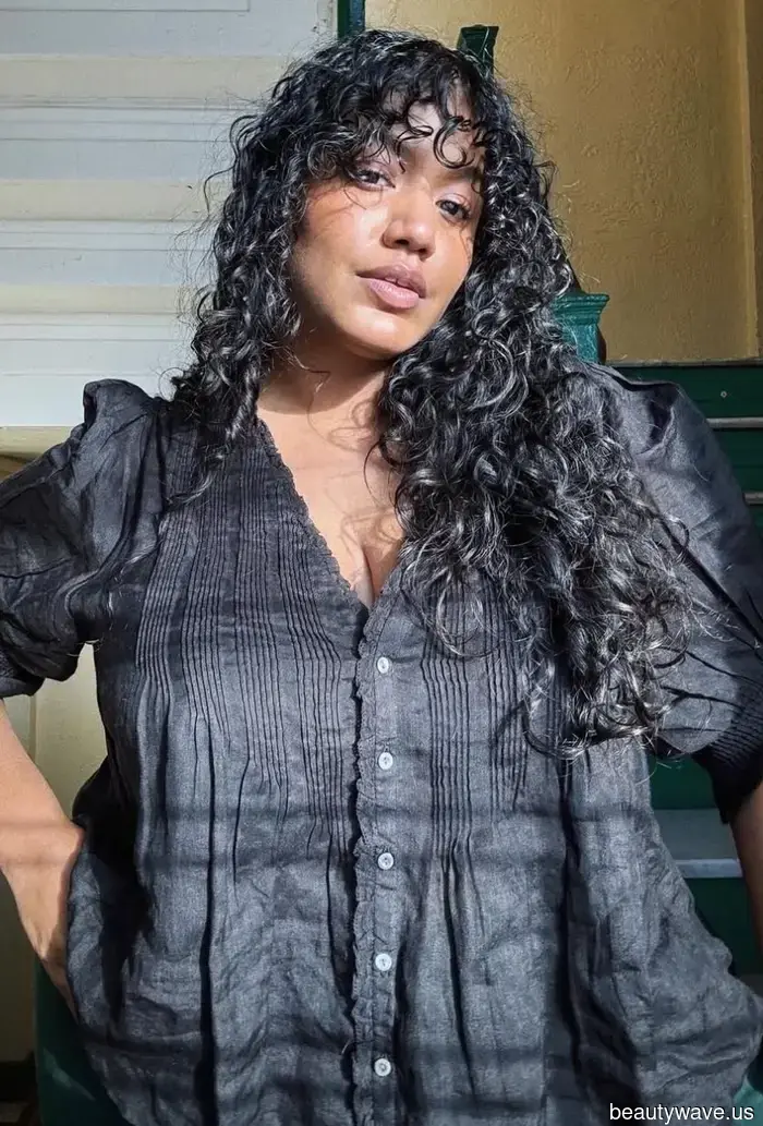 Con jeans, gonne o pantaloni corti, tutti gli esperti di moda amano queste bluse boho.