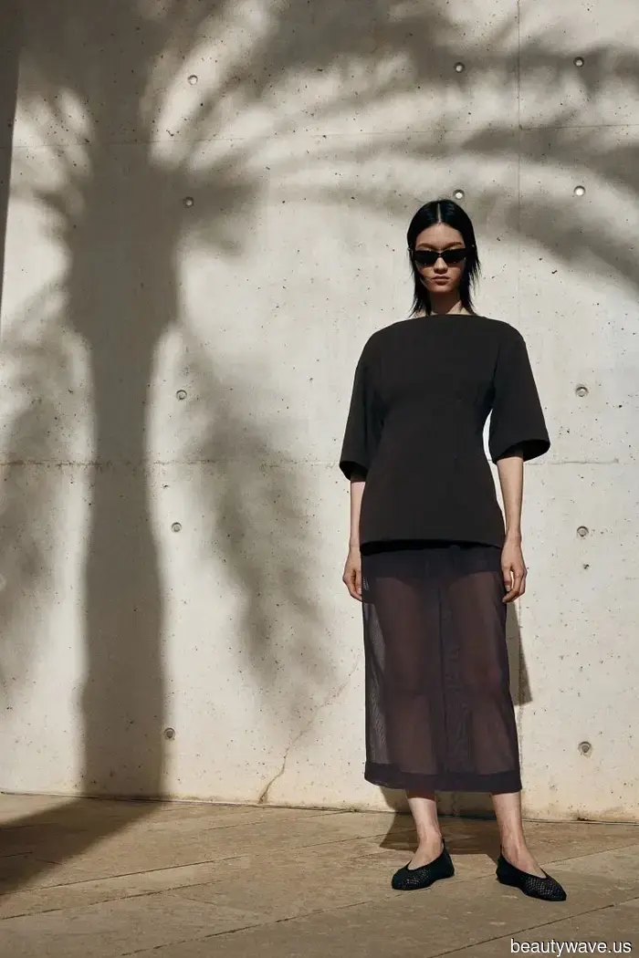 The "Barely-There" Look Is Making a Comeback—5 Tips to Perfect the Trend That Fashion Insiders Adore for…