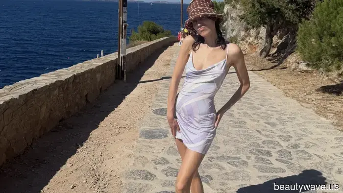 Forget flip-flops—Alexa Chung has just announced that this controversial style will be the must-have shoe for summer.