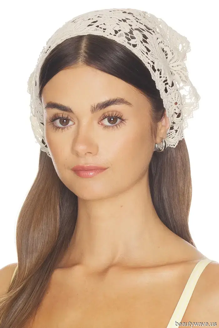 Here are the surprising color combinations that everyone stylish is already sporting this spring.