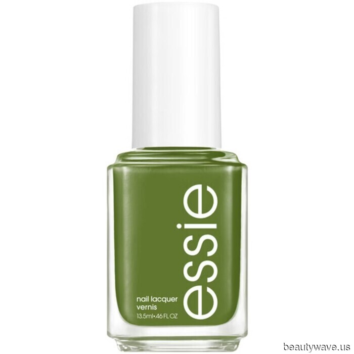 "Dirty Martini" unghie è la tendenza manicure chic (eppure polarizzante!) che sto approvando nel 2026