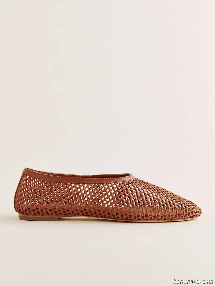Whole-Foot Flats Are the Stylish Shoe Trend That Elegant Dressers Are Embracing at the Moment.