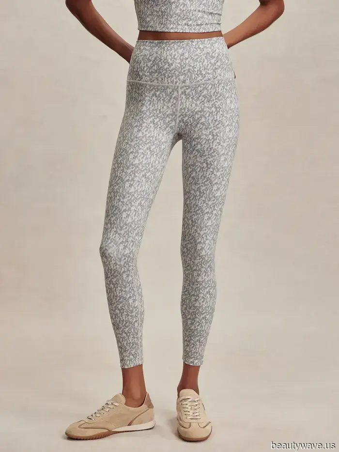 No, no leggings negros&mdash;JLo acaba de usar sus zapatillas anti-tendencia con este estilo mucho más genial&nbsp;