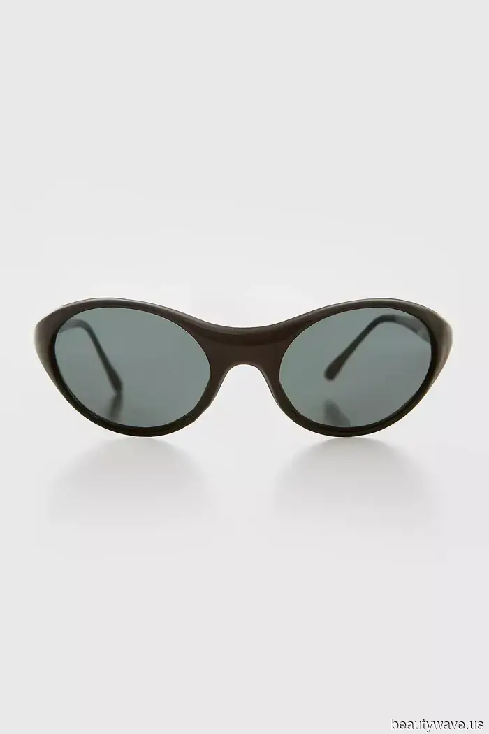 Rather than Aviators or Ovals, this 2000s sunglasses trend gives an outfit a 2026 peak appearance.