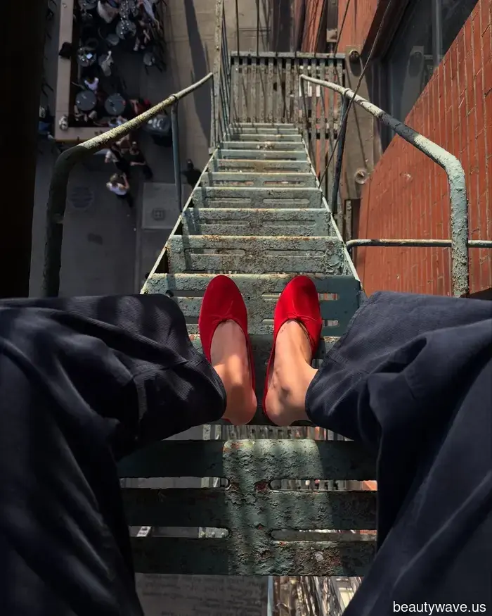 Forget flip-flops—this emerging comfortable shoe trend could also be the most stylish of 2025.