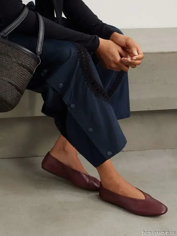 Whole-Foot Flats Are the Stylish Shoe Trend That Elegant Dressers Are Embracing at the Moment.