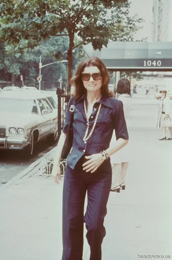 Capri, occhiali da sole, sciarpe&mdash;lo stile estivo di Jackie O non è mai stato così attuale