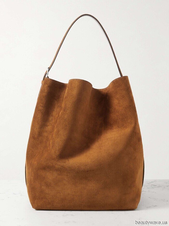 Breaking: Meghan Markle ha appena approvato l'abbinamento del blu navy con questo colore di scarpe ultra ricco (non è né nero né bianco)