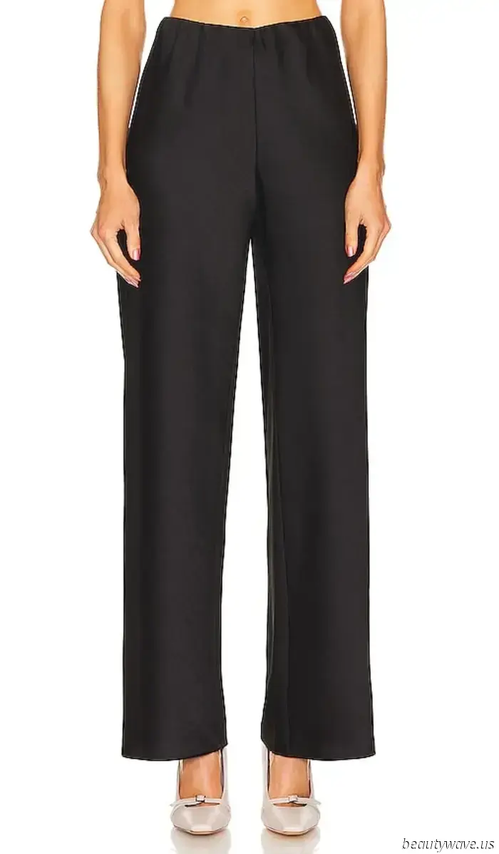 This pant style paired with flip-flops forms the most stylish combination we've encountered all summer.