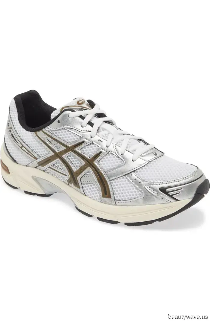 Mit Sneakers so cool wird niemand auf den Rest deines Outfits achten.