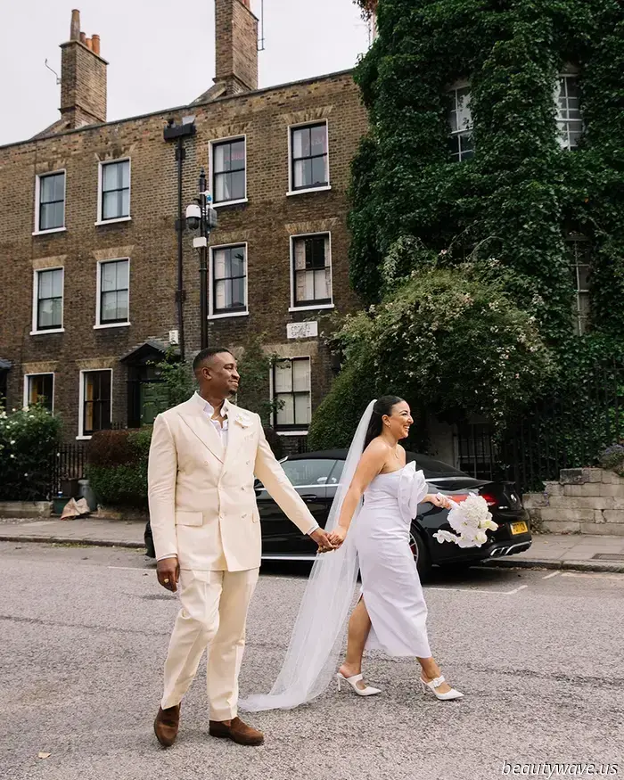 This stunning bride chose a stylish secondhand designer gown for her intimate and effortlessly elegant wedding in London.