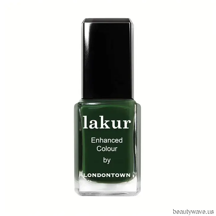 Elegante, senza tempo e ovunque guardi: I soli 9 colori di smalto scuro di cui hai bisogno per una manicure ultra-lussuosa