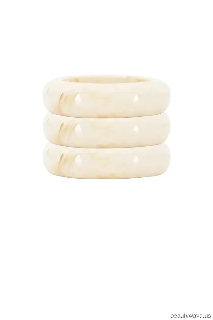 Каждый стильный наряд 2026 года будет включать эту конкретную тенденцию аксессуаров, и я нашел 4 лучших образа.