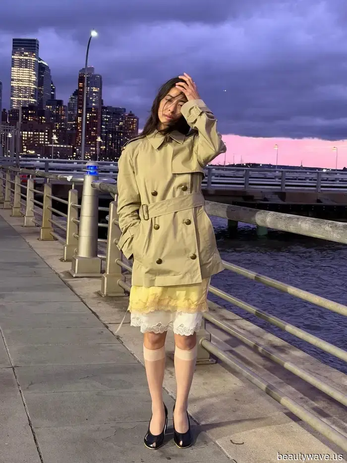 Hailey Bieber y las chicas It en Europa coinciden: Esta es la inesperada micro-tendencia de verano que debes conocer.