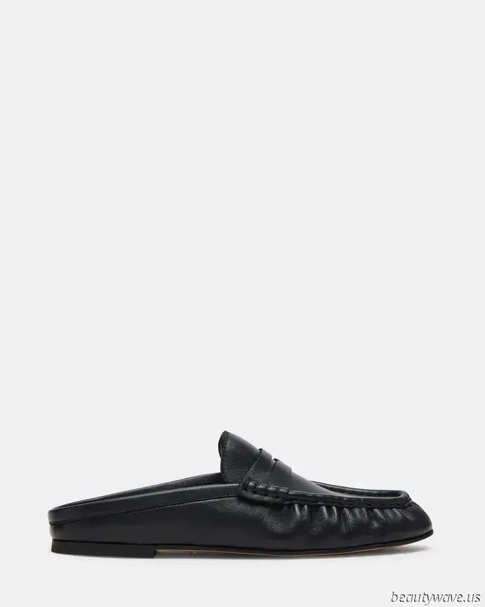 I couldn't help but observe that the trendiest dressers in L.A. consistently pair this shoe style with black trousers.