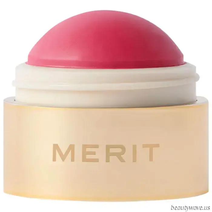 I Can't Scroll Without Coming Across This Tinted Sunscreen—10 Editors Tried It Out