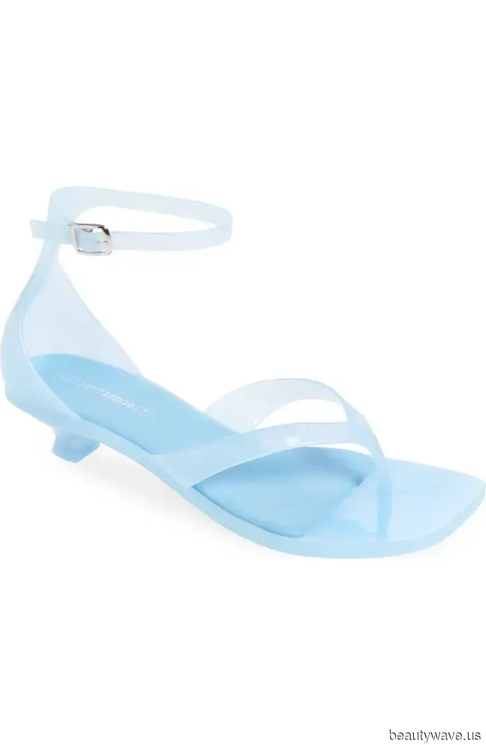 These $40 Gap sandals are just as stylish as the $600 designer version I've been thinking about since last spring.