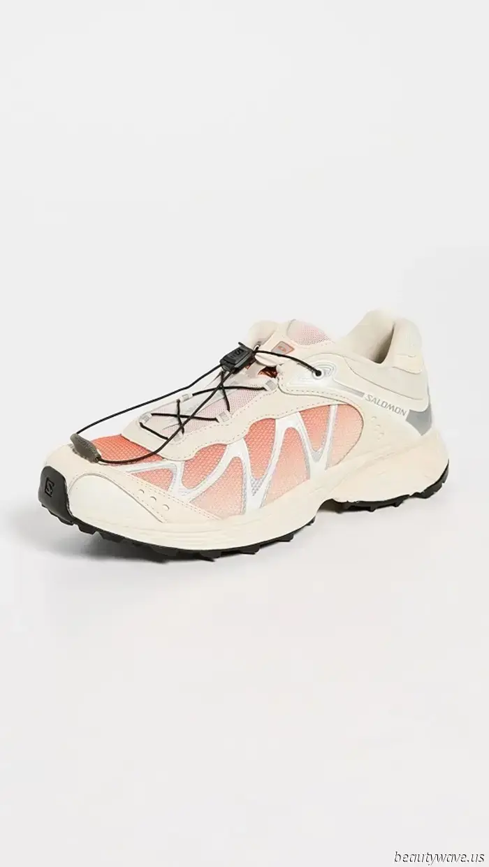It's surprising how much more stylish this '90s sneaker trend makes jeans and a blazer appear.