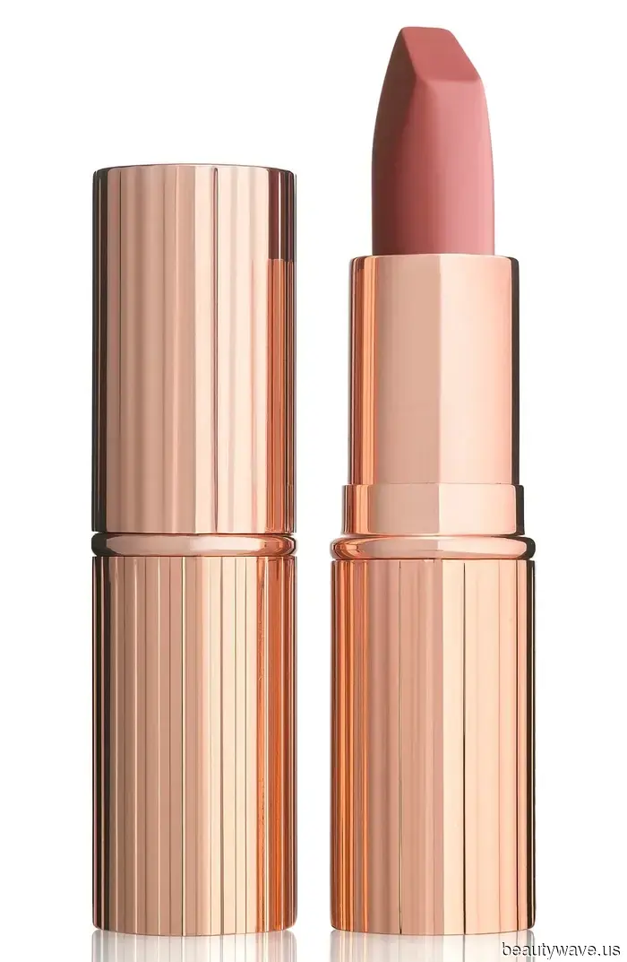 No he vuelto a usar un lápiz labial nude desde que redescubrí este tono nostálgico.