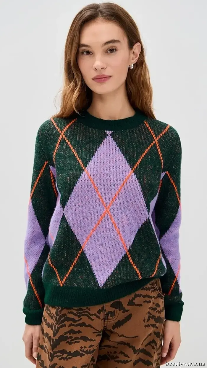 Plötzlich trägt jede Modeperson den Pullover-Trend, der vor nicht allzu langer Zeit als hässlich galt.