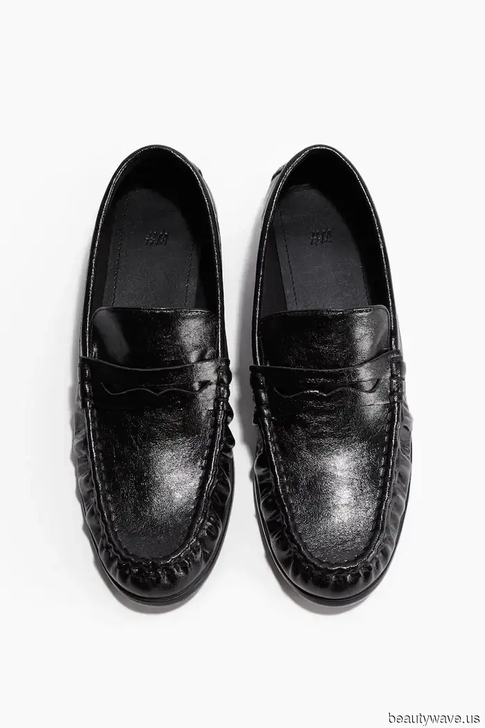 Es ist noch nicht Stiefelsaison&mdash;diese trendigen Ballerinas von The Row sind überall, wo ich hinschaue.