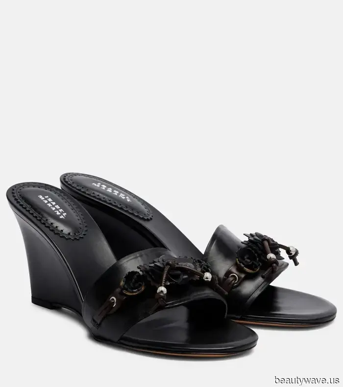Everyone is aware that I have great taste in shoes—here are 7 summer trends that I wholeheartedly endorse.