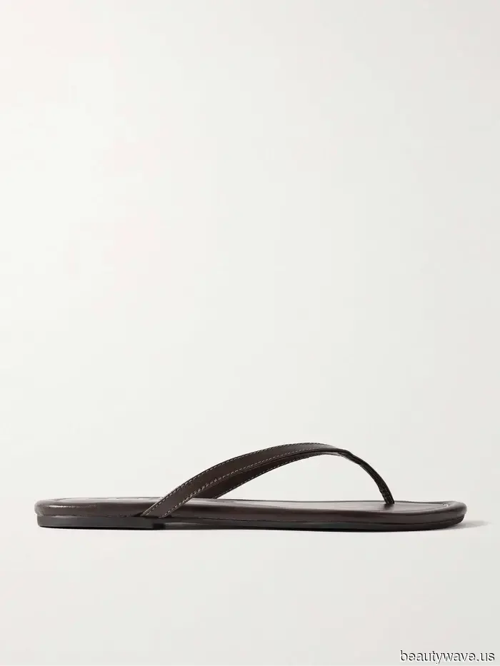 Keep the Basic Jeans—This "Outdated" Denim Style Is Making a Comeback.