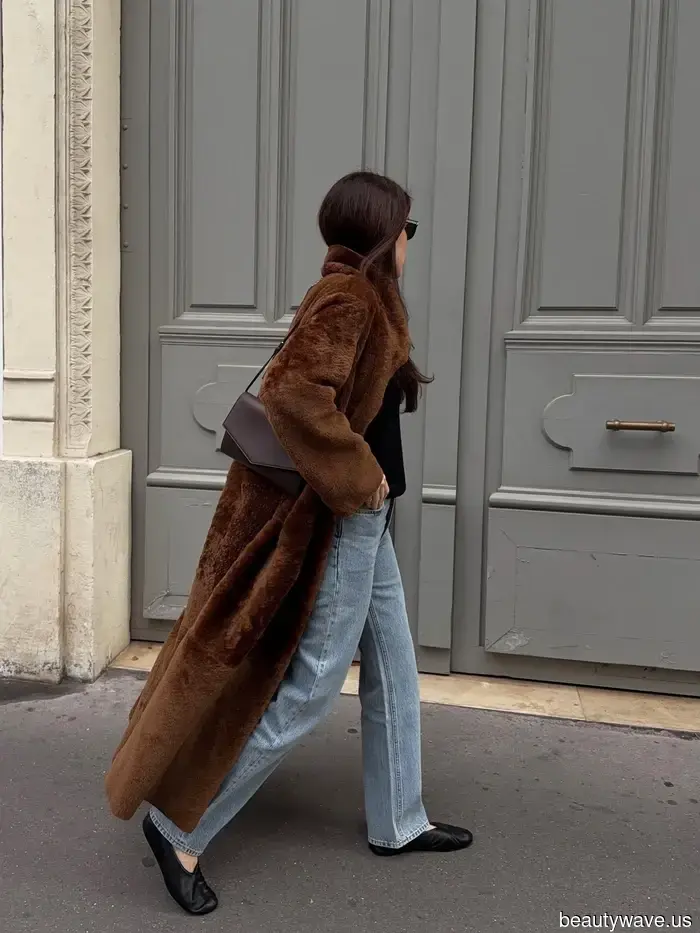 Halten Sie die Skinny Jeans und Ankle Boots&mdash;Das werden alle 2026 mit Kunstfellmänteln tragen.