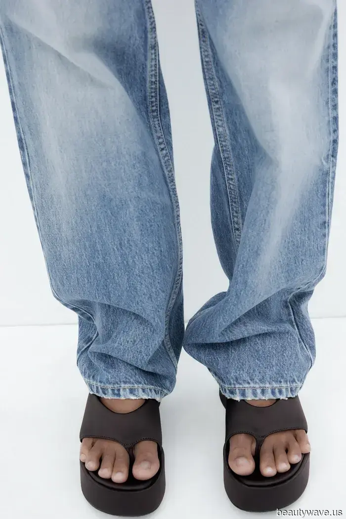 Ich dachte, ich hasse die Mode der 2000er, aber diese Retro-Sandalen-Trends sind tatsächlich schick.