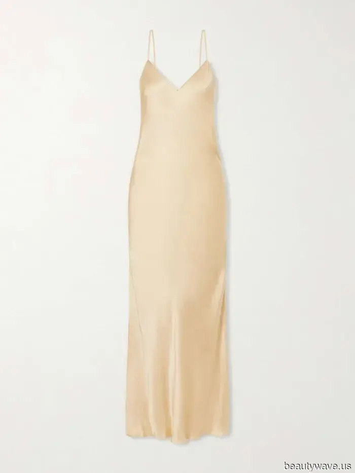 Siennas "Naked" Slip Dress und Goldschuh-Kombination aus den 90ern sind so Carrie Bradshaw-codiert