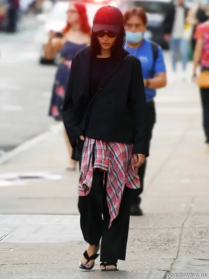 Four years later, this stylish outfit inspired by Fall 2025 from Zoë Kravitz is still on my mind: Here’s how to...