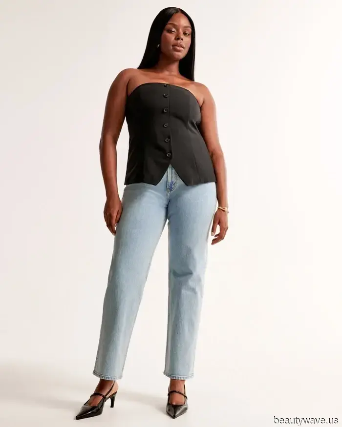 Styling Light-Wash Denim for Spring, as Suggested by Style Influencers