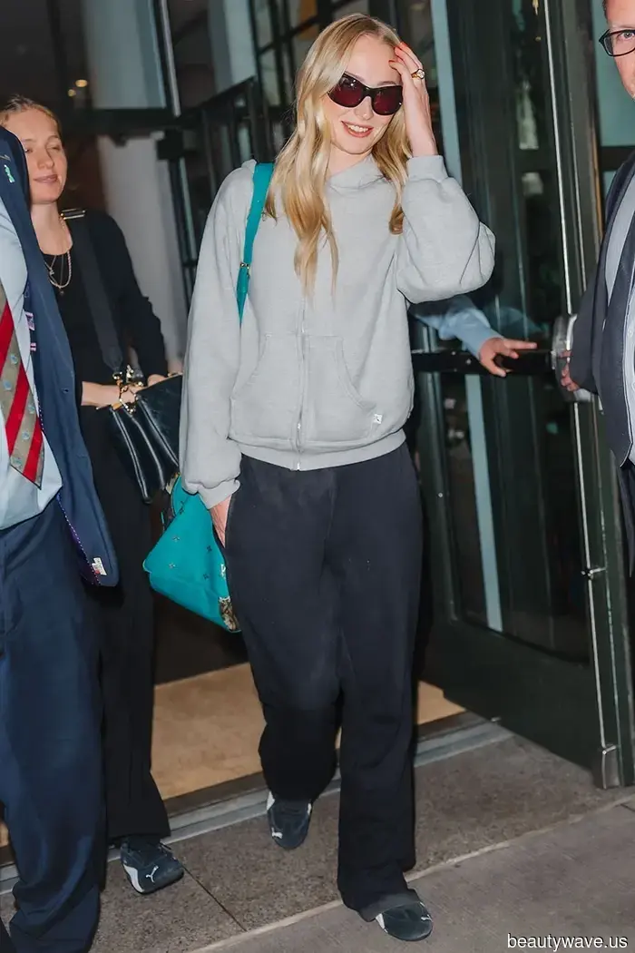 Queste sono le sneakers che le celebrità amano indossare con pantaloni larghi e jeans.