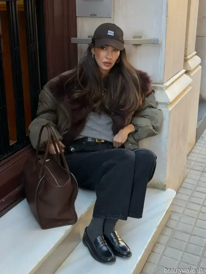 Los zapatos planos elegantes pero cómodos que la gente de moda conoce elevan los jeans en cuestión de segundos.