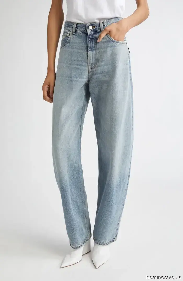 Ditch the Skinny Jeans—Stylish Individuals Are Opting for These 6 Denim Trends This Fall Instead.