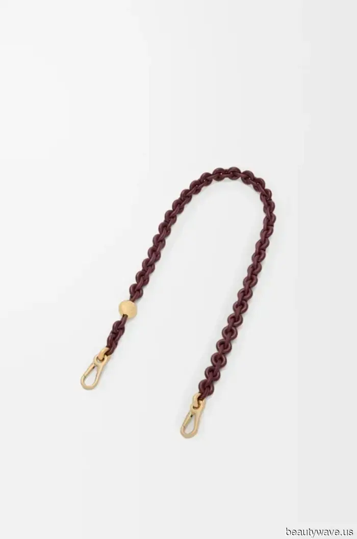 Tra tutte le nuove borse di design, le donne eleganti continuano a tornare a questo stile senza tempo e anti-tendenza.