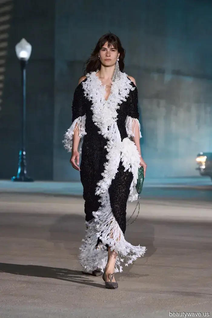 Cinematic! Jonathan Anderson Transforms the Hollywood Narrative for Dior Cruise 2027.