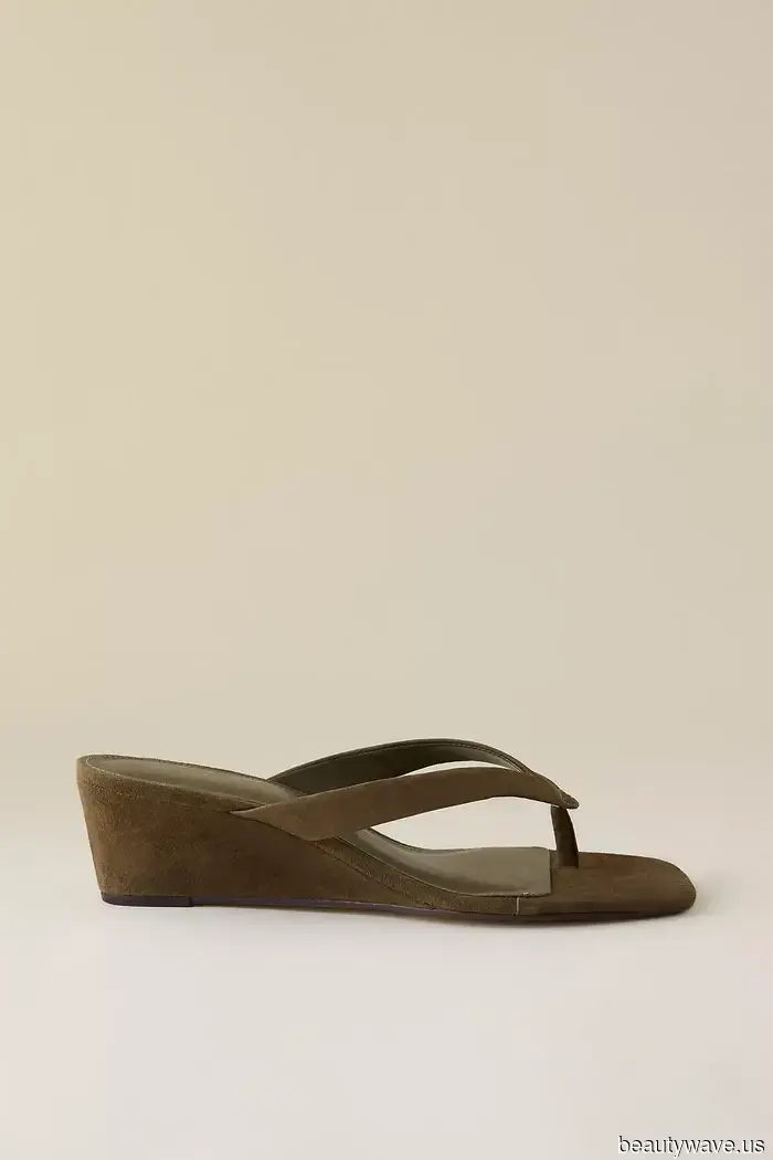 Ob es dir gefällt oder nicht, so stylen coole Mädchen den Sandalentrend des Sommers.